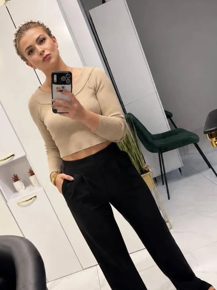 Plaukų terapeutė Alina ElisHair studijoje Marijampolėje